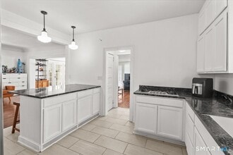 16 Lilley Rd in West Hartford, CT - Building Photo - Building Photo