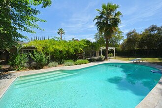 23526 Dolorosa St in Woodland Hills, CA - Foto de edificio - Building Photo