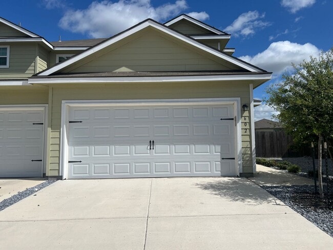 602 Heathers Wy in Seguin, TX - Building Photo - Building Photo