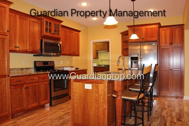 10712 Toledo Ln in Brooklyn Park, MN - Building Photo - Building Photo