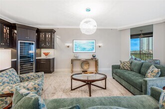 24031 Via Castella Dr in Bonita Springs, FL - Foto de edificio - Building Photo