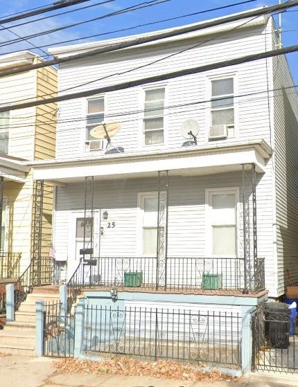 property at 25 E 18th St