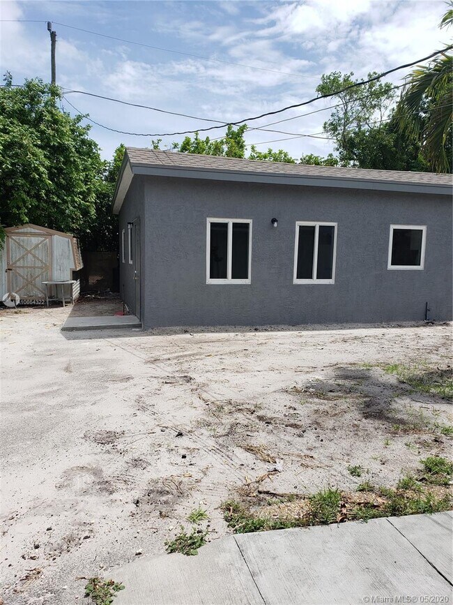 212 NW 11th St-Unit -3 in Pompano Beach, FL - Foto de edificio - Building Photo