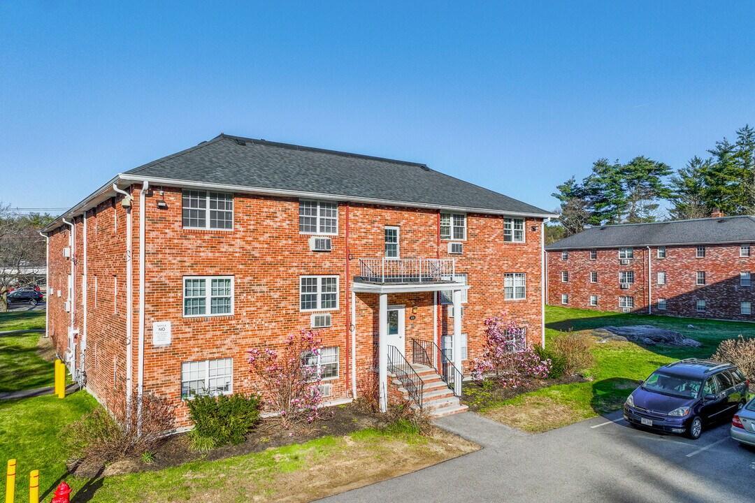 Meadowbrook Condominiums in Acton, MA - Foto de edificio