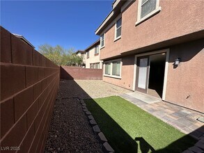 10375 Mystic Pine Rd in Las Vegas, NV - Building Photo - Building Photo