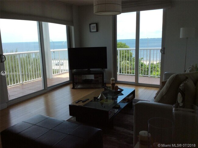 150 SE 25th Rd, Unit 6M in Miami, FL - Building Photo - Building Photo