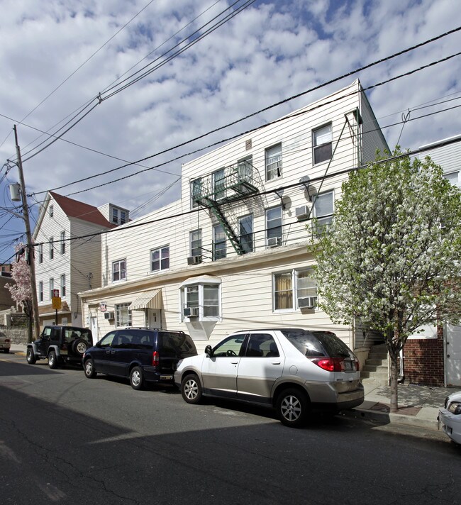 316-320 68th St in West New York, NJ - Building Photo - Building Photo