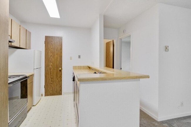 139 Piccadilly Pl in San Bruno, CA - Building Photo - Building Photo