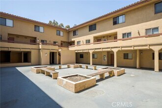 350 Burchett St-Unit -228 in Glendale, CA - Building Photo - Building Photo