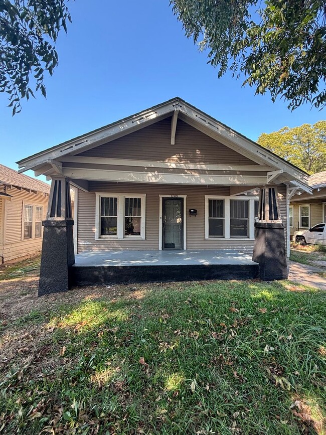 property at 1105 3rd Ave SW