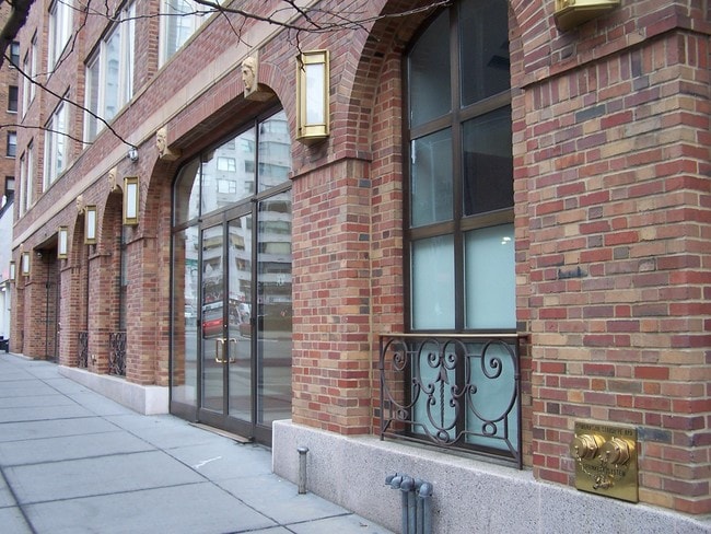 Kenton Place in New York, NY - Foto de edificio - Building Photo