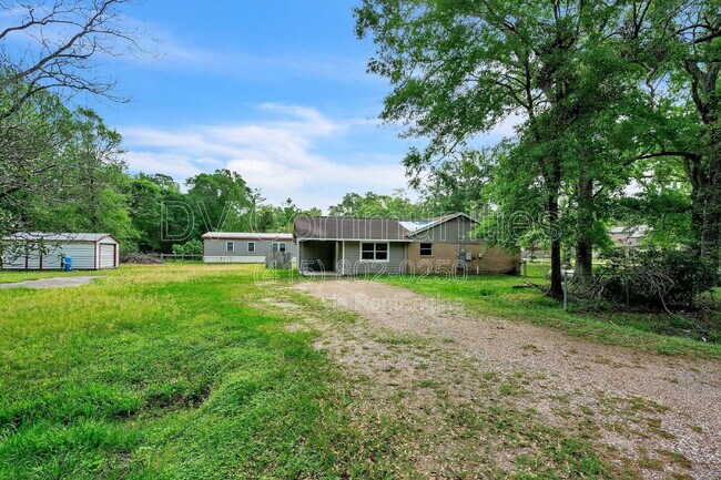 9196 White Oak Dr in Conroe, TX - Foto de edificio - Building Photo