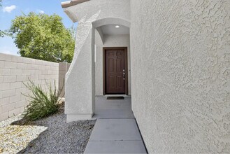 23700 W Watkins St in Buckeye, AZ - Foto de edificio - Building Photo