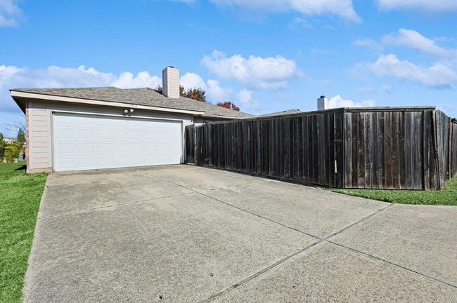 2518 Concordant Trail in Dallas, TX - Foto de edificio - Building Photo