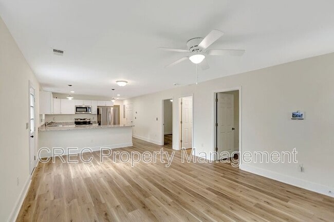 6961 Raymond Ave in North Charleston, SC - Building Photo - Building Photo