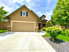 4754 N Stream Pl in Meridian, ID - Building Photo - Building Photo
