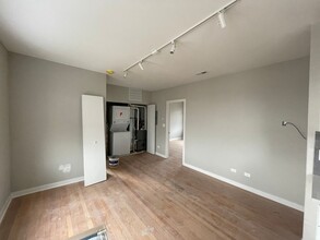 3225 W Catalpa Ave, Unit 2 in Chicago, IL - Building Photo - Building Photo