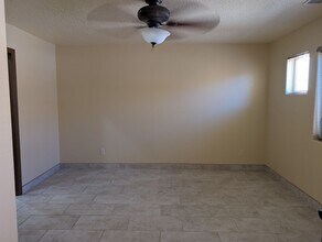 27160 Vista Rd in Helendale, CA - Building Photo - Building Photo