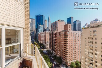 30 Park Ave in New York, NY - Building Photo - Building Photo