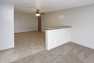 Cleveland Heights Apartments in Sioux Falls, SD - Building Photo - Interior Photo