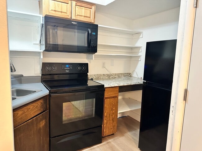 1078 E White Mountain Blvd, Unit 2