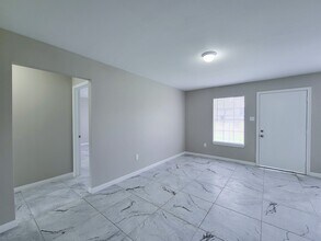 3206 Lobit Dr in Dickinson, TX - Foto de edificio - Building Photo