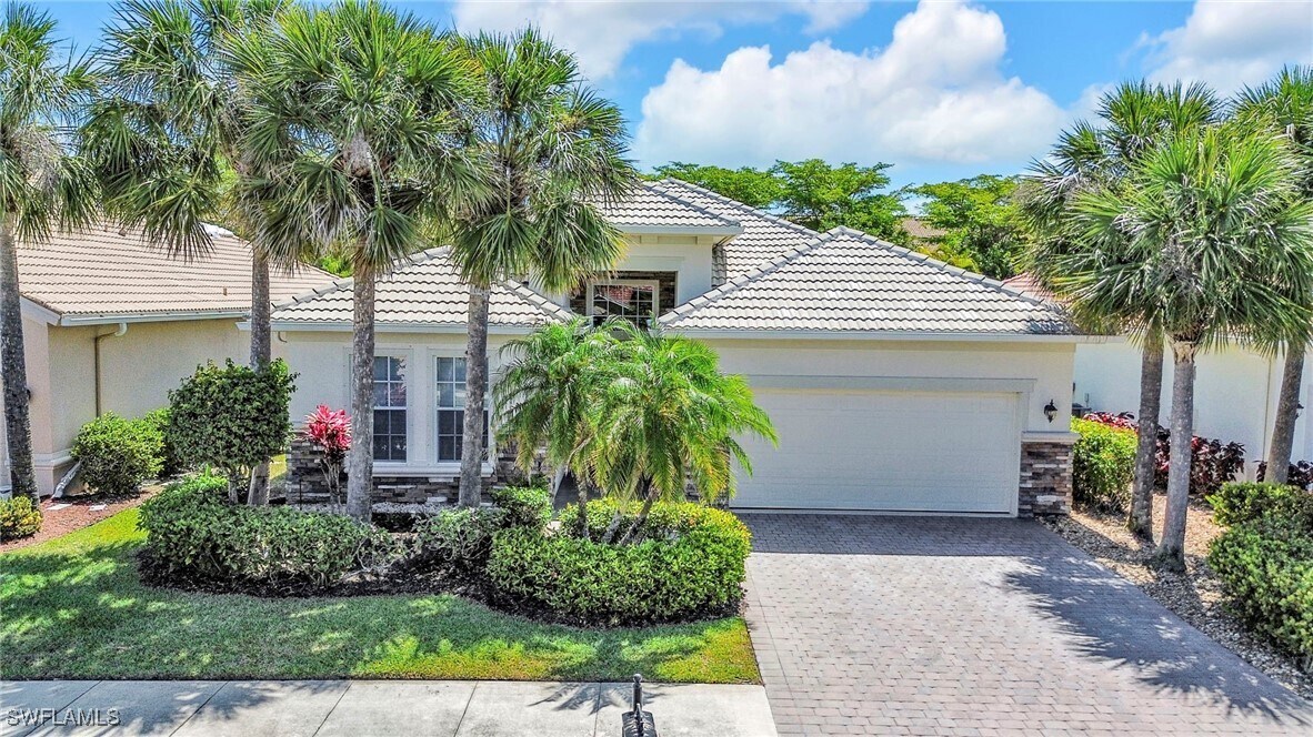 15864 Delaplata Ln in Naples, FL - Building Photo