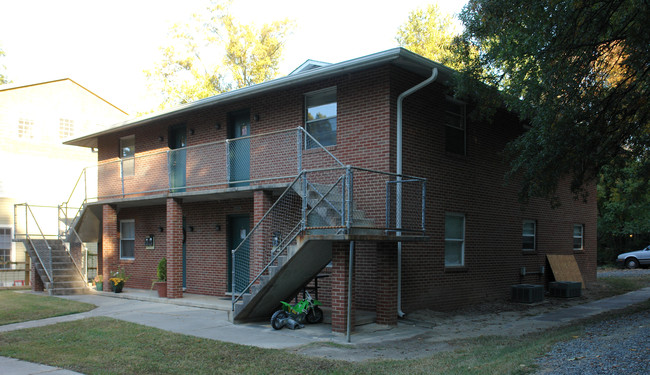 1410 W Markham Ave in Durham, NC - Building Photo - Building Photo