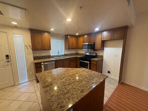 4609 Kester Ave in Los Angeles, CA - Foto de edificio - Building Photo