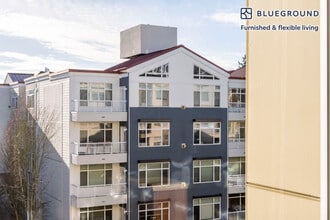 10333 Main St in Bellevue, WA - Foto de edificio - Building Photo