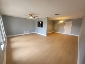 7605 Greybirch Terrace in Port Richey, FL - Foto de edificio - Building Photo