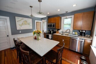 37 Oak St-Unit -2 in Plymouth, MA - Building Photo - Building Photo