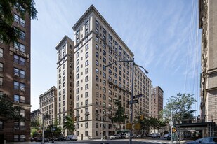 Cambridge House in New York, NY - Building Photo