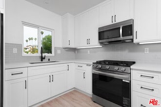 1319 S St Andrews Pl in Los Angeles, CA - Building Photo - Building Photo