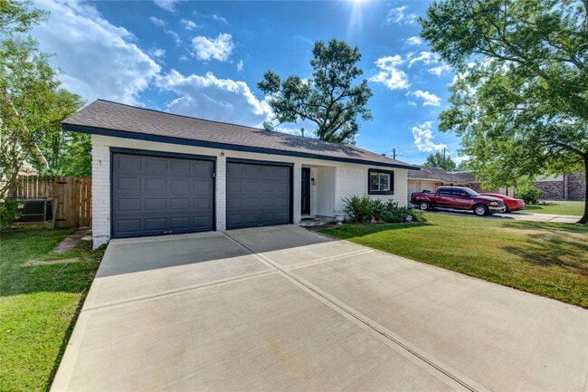 7838 Royalwood Dr in Houston, TX - Building Photo - Building Photo