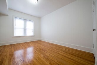 7701 S Yates Blvd Chicago, IL 60649 in Chicago, IL - Foto de edificio - Building Photo