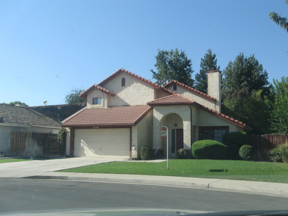 9220 Lanneau Ct in Bakersfield, CA - Building Photo