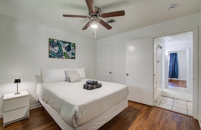 5542 Holly St in Houston, TX - Building Photo - Building Photo