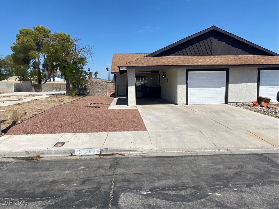 6976 Mountain Meadow Ln in Las Vegas, NV - Building Photo