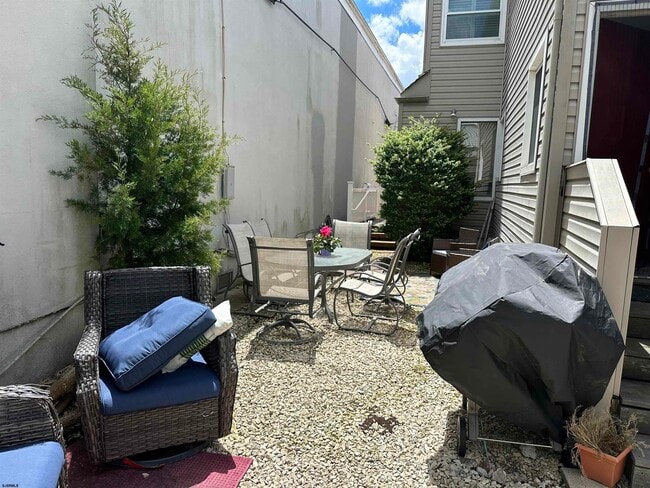 property at 33 S Benson Ave