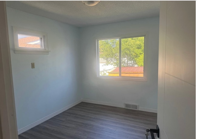 12117 42 St NW in Edmonton, AB - Building Photo - Building Photo