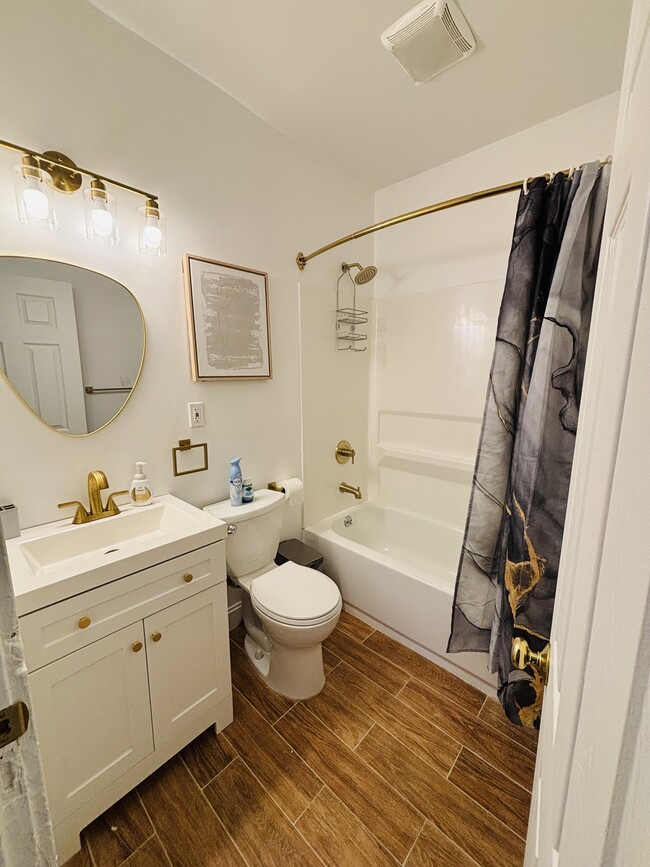 3464 E 149th St, Unit Up unit in Cleveland, OH - Building Photo - Building Photo