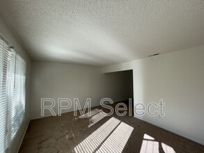 8881 La Riviera Dr in Sacramento, CA - Building Photo - Building Photo