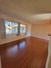 13530 Leadwell St, Unit 8 in Los Angeles, CA - Foto de edificio - Building Photo