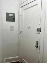 43-36 42nd St-Unit -1F in Queens, NY - Foto de edificio - Building Photo