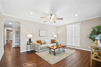 13439 Roselle Ave in Hawthorne, CA - Foto de edificio - Building Photo