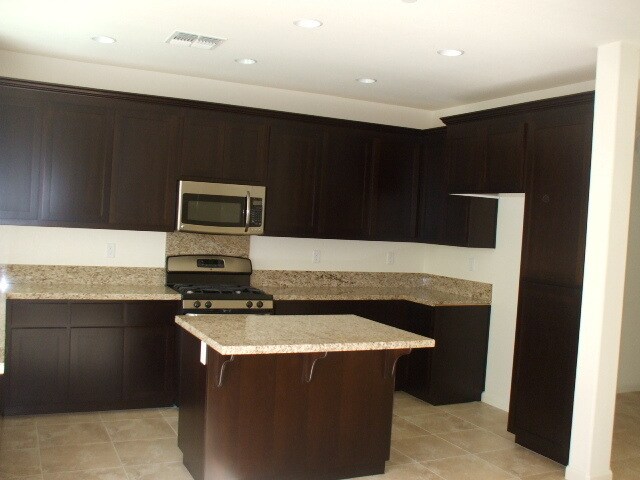 258 Barnhill Dr in Folsom, CA - Building Photo - Building Photo