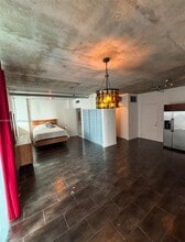 690 SW 1st Ct, Unit 1226 in Miami, FL - Building Photo - Building Photo