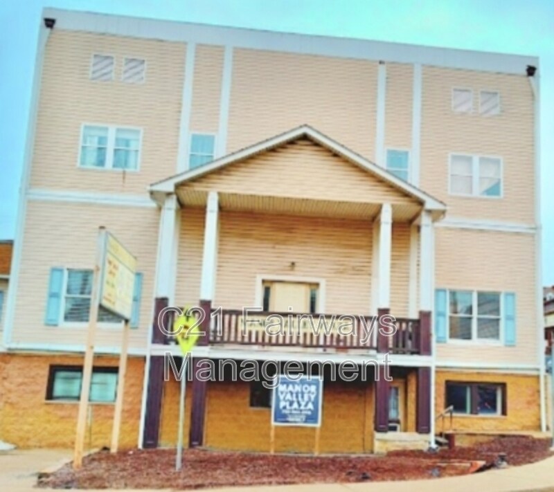40 Race St in Manor, PA - Building Photo