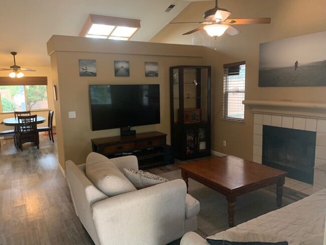 1465 Larkflower Way in Lincoln, CA - Building Photo - Building Photo